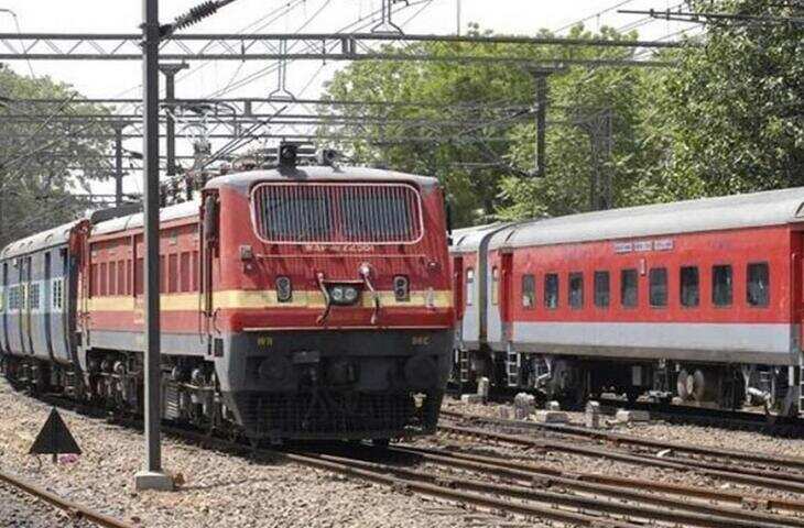 Indian Railways Update: अगले दो दिनों तक कई ट्रेनें कैंसिल और कई डायवर्ट, सफर पर निकलने से पहले चेक करें पूरी लिस्ट