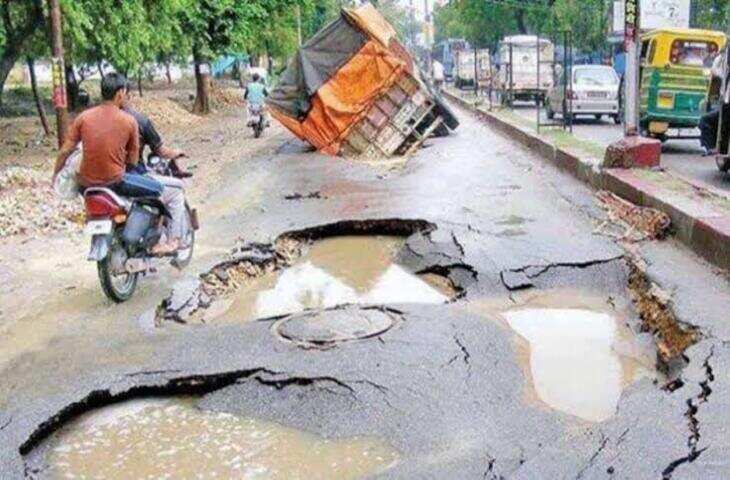 सड़क के गड्ढों के झटके से जिंदा हुआ मुर्दा! अंतिम संस्कार के लिए ले जाते समय अचानक खुली आंखें
