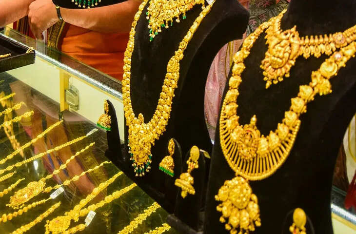 Gold Silver Price 15 August: स्वतंत्रता दिवस पर सोना सस्ता हुआ या महंगा? चांदी के भाव में भी बदलाव, जानें आज का रेट