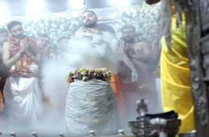 महाकाल मंदिर में मारपीट का वीडियो वायरल, पुलिस ने युवक को निकाला सुरक्षित; जांच शुरू