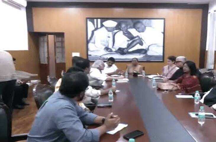 दिल्ली में INDIA ब्लॉक की मॉक संसद आज: खड़गे पेश करेंगे CEC के खिलाफ महाभियोग प्रस्ताव, वीडियो में जाने राहुल गांधी देंगे समापन भाषण; 1 नवंबर को होगी वोट बचाओ रैली