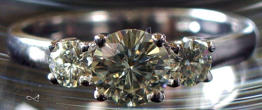 gemstine benefits of wearing moissanite stone 