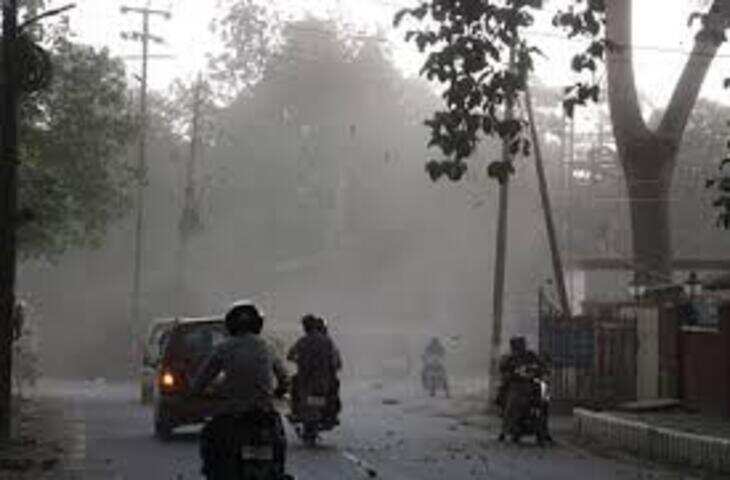 Rishikesh धूल भरी आंधी के साथ बरसे बादल, कई घंटे बिजली गुल