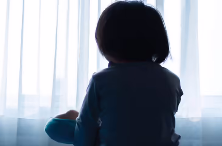 पांच साल की मासूम से दुष्कर्म, गला दबाने की कोशिश; बच्ची को आधी रात अपने कमरे में ले गया अभियुक्त