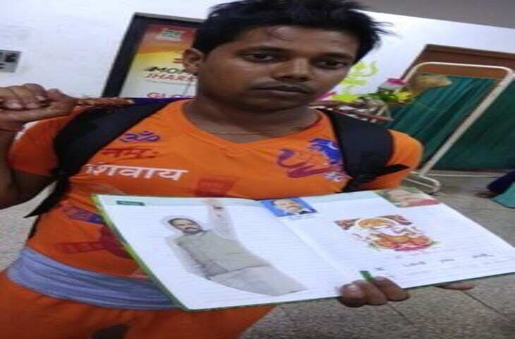 हजारीबाग का युवक कांवर लेकर पहुंचा प्रोजेक्ट भवन, सीएम रघुवर दास को बताया &lsquo;भगवान