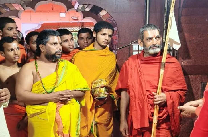 चिन्न जीयर स्वामी का कालाकुआं वेंकटेश बालाजी दिव्य धाम मंदिर में आगमन, शांति और आध्यात्मिकता का दिया संदेश