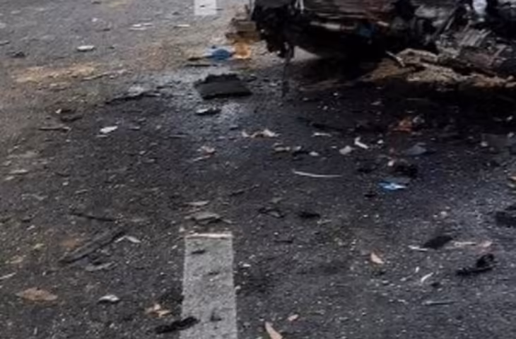 आगरा में दर्दनाक सड़क हादसा: तेज रफ्तार कैंटर ने स्कूटर सवार रिटायर्ड LIC कर्मी को रौंदा, मौत के बाद हाईवे पर लगा जाम