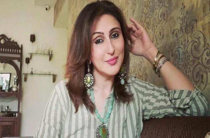 Juhi Babbar Birthday :&nbsp;'लेखक' के नाम लिखी जिंदगी लेकिन शादीशुदा के साथ बसाया घर, कुछ ऐसी रही जूही की करियर और पर्सनल लाइफ&nbsp;