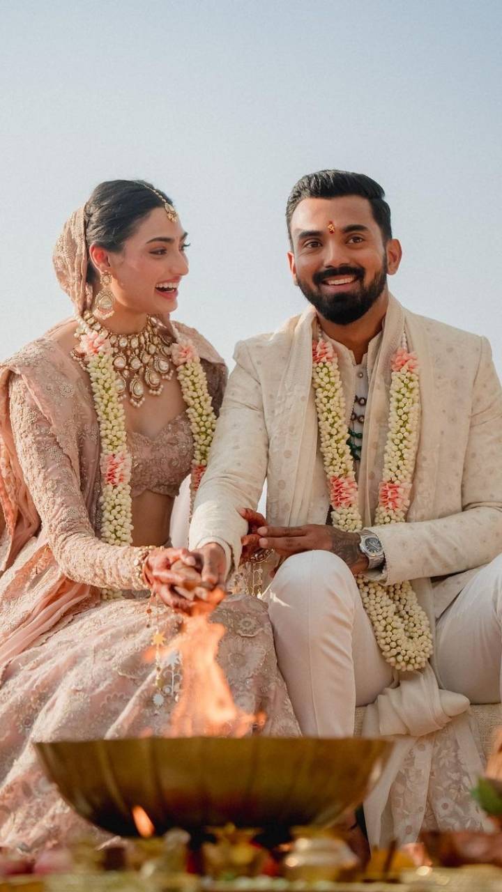 Celebrity Diwali 2022 Looks That We Loved! - ShaadiWish | Bollywood  outfits, Asian fashion, Indian outfit