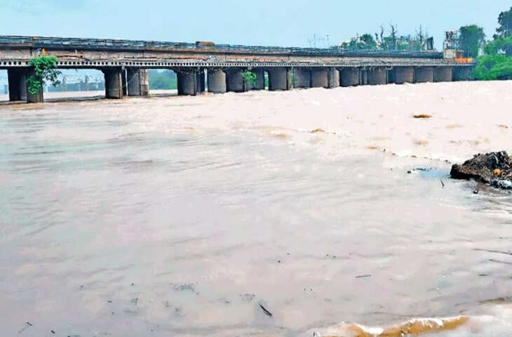 जमशेदपुर में मूसलधार बारिश से जनजीवन अस्त-व्यस्त, नदियां खतरे के निशान से ऊपर