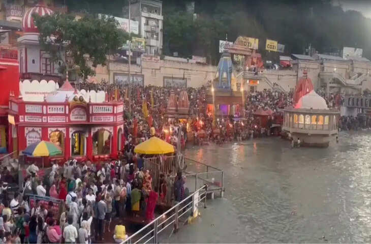 गंगा दशहरा पर हर की पैड़ी में उमड़ा आस्था का सैलाब, श्रद्धालुओं ने लगाई पुण्य की डुबकी