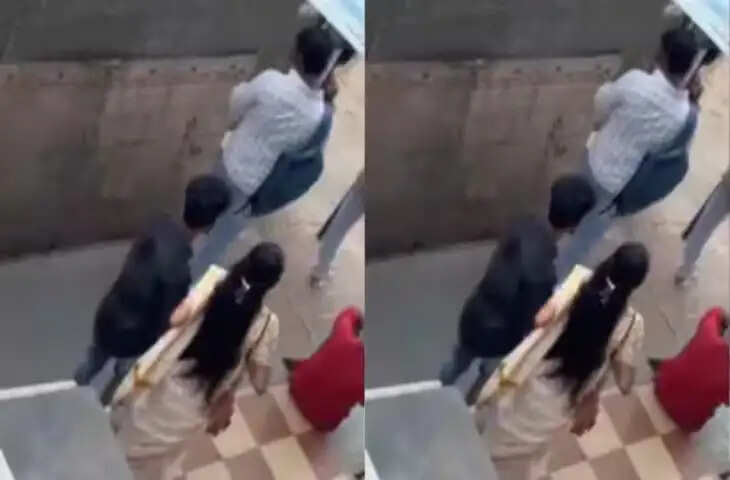 पति फोन में था मशगूल, पीछे पत्नी ने दूसरे लड़के को किया किस, वीडियो ने इंटरनेट पर छेड़ी बहस