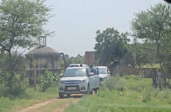 अवैध ड्रग्स की फैक्ट्री बन रहा बाड़मेर रेगिस्तान, रेतीले धोरों से भारी मात्रा में केमिकल और एमडी ड्रग बरामद, माफिया के गुप्त ठिकानों का भंडाफोड़