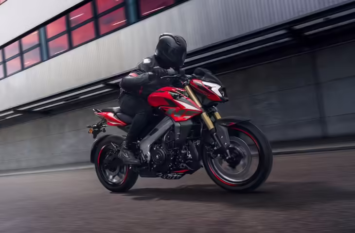 पल्सर खरीदने का शानदार मौका! बजाज ने दिया हैट्रिक ऑफर, नई बाइक पर होगी जबरदस्त बचत