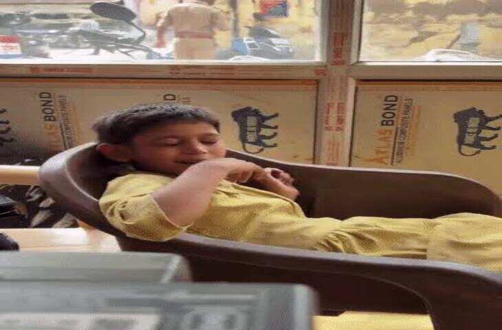 कानपुर में मूक-बधिर बच्ची की मां से मुलाकात, भावुक हुआ पुलिस स्टाफ