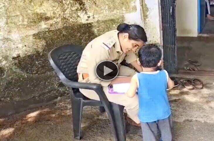 मम्मी की शिकायत करनी है!&rsquo; 3 साल का बच्चा पहुंचा पुलिस के पास, VIDEO देख हंस पड़ेंगे आप