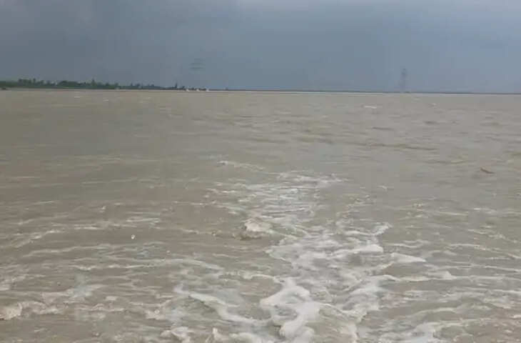 गोंडा में फिर बढ़ने लगा घाघरा नदी का जलस्तर, 12 घंटे में 4 सेंटीमीटर की बढ़ोतरी; तटवर्ती गांवों में बढ़ी चिंता