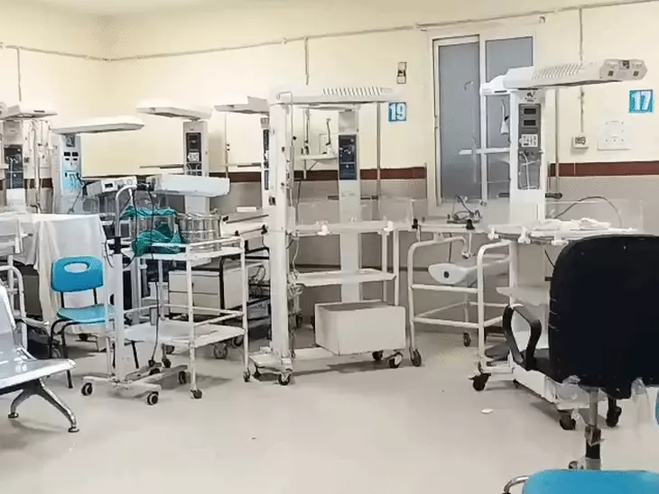 छिंदवाड़ा जिला अस्पताल की NICU में लगी आग, 3 नवजात झुलसे; जबलपुर रेफर
