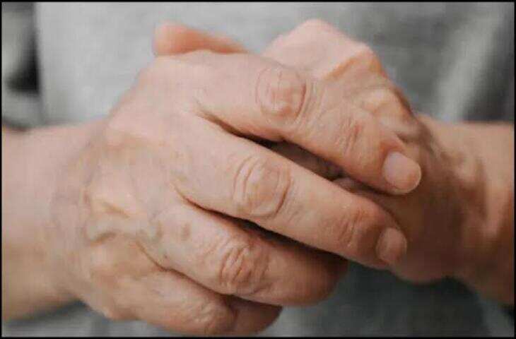 हाथों में समय से पहले आ गई हैं झुर्रियां? किचन की इन 5 चीज़ों से पाएं मखमली और खूबसूरत हाथ