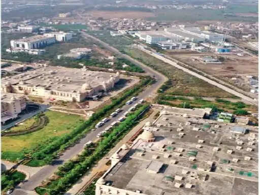 पीथमपुर और पश्चिमी इंदौर क्षेत्र को देश के प्रमुख लॉजिस्टिक्स सेंटर के रूप में विकसित करने की तैयारी तेज हो गई है।
