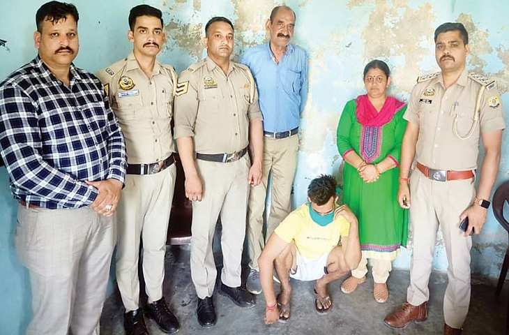 Mandi धर्मपुर में चिट्टे का तस्कर नशे के साथ घर से गिरफ्तार