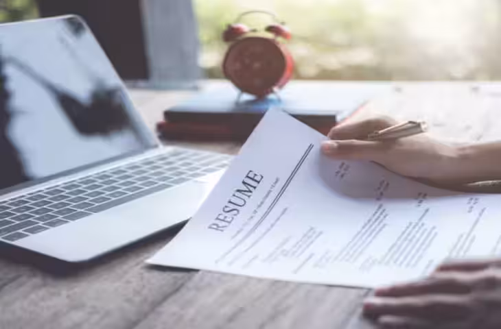 क्या बार-बार रिजेक्ट हो रहा है आपका Resume? तुरंत सुधार लें ये 5 बड़ी गलतियां!