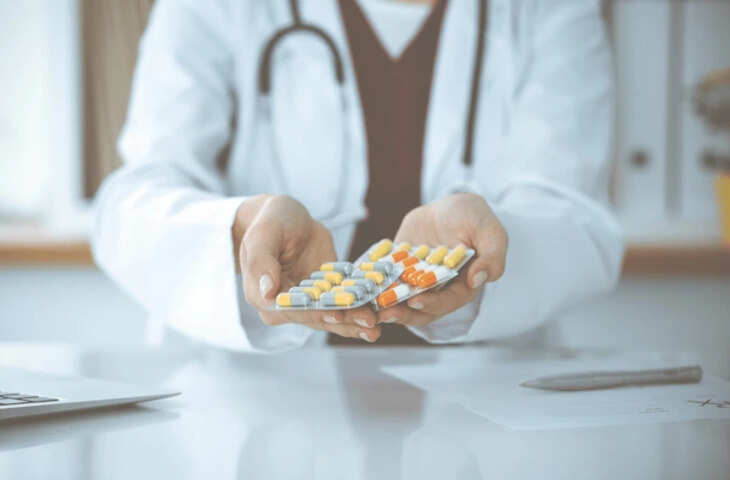 Self Medication Alert: बिना डॉक्टर की सलाह के इन दवाओं का सेवन पड़ सकता है भारी, जानिए किन दवाओं से करें परहेज​​​​​​​