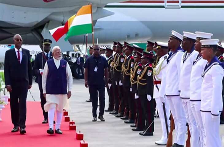 सेशेल्स में भारतीय जवानों की परेड देख पीएम मोदी ने छोड़ी कुर्सी, सोशल मीडिया पर छाया वीडियो​​​​​​​