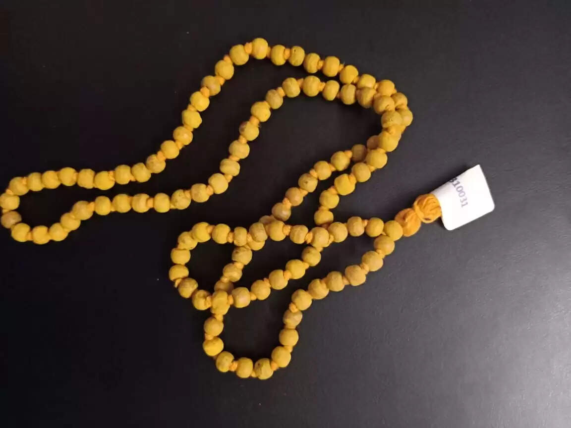 astro tips wear this garland or haridra mala for getting married soon