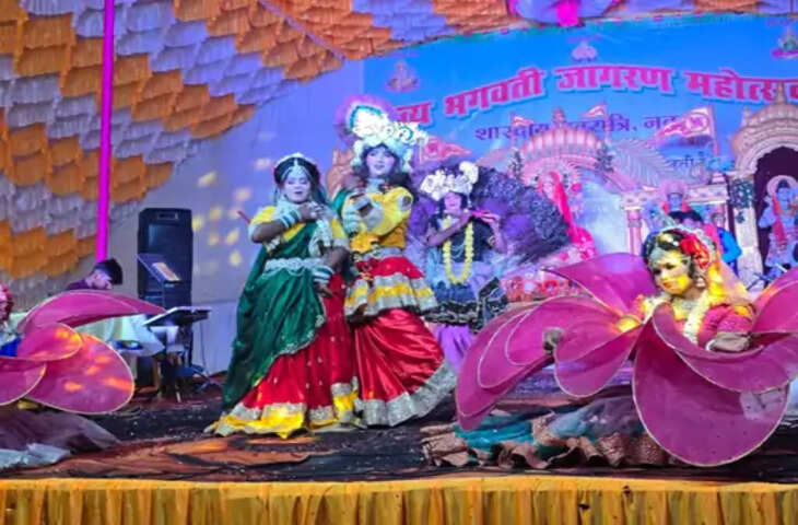 अमेठी पुलिस लाइन में तीन दिवसीय दुर्गा पूजा संपन्न, डीएम और एसपी ने की मां दुर्गा की पूजा-अर्चना; आतिशबाजी के साथ हुआ समापन
