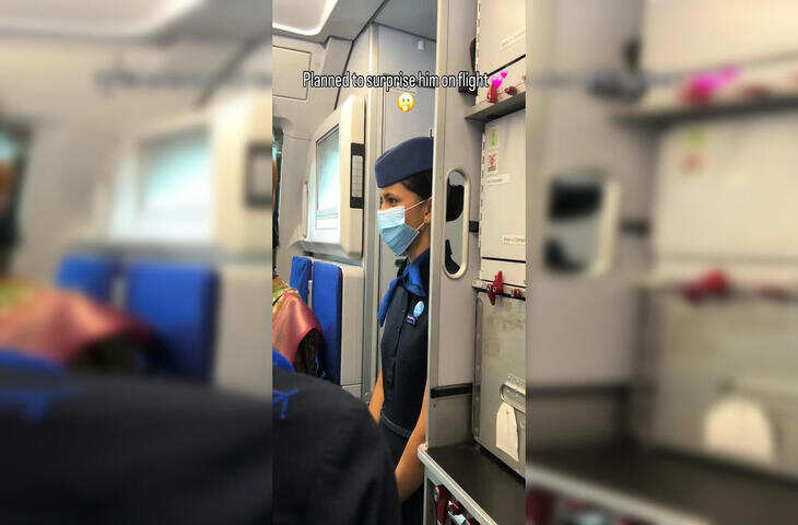 फ्लाइट के अंदर कपल का खूबसूरत मोमेंट वायरल, एयर होस्टेस ने पति को दिया खास सरप्राइज