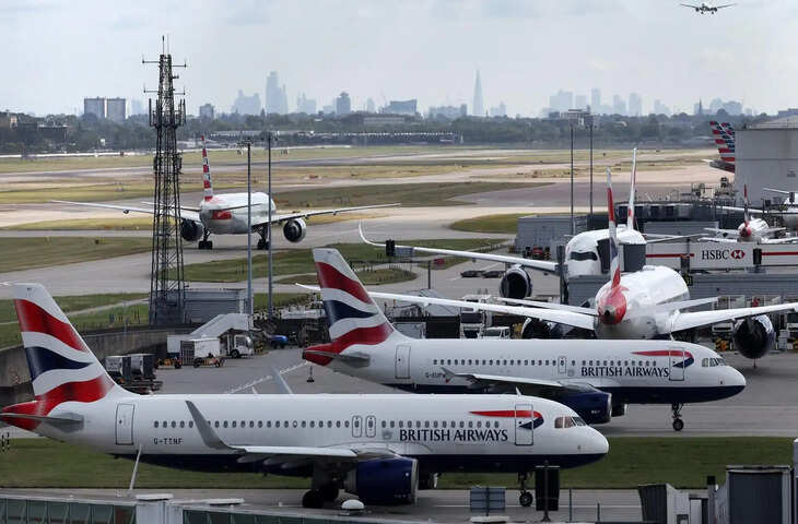 UK Flight Crisis: Heathrow से Manchester तक उड़ानों पर संकट, तकनीकी खराबी ने बिगाड़ा हवाई यातायात