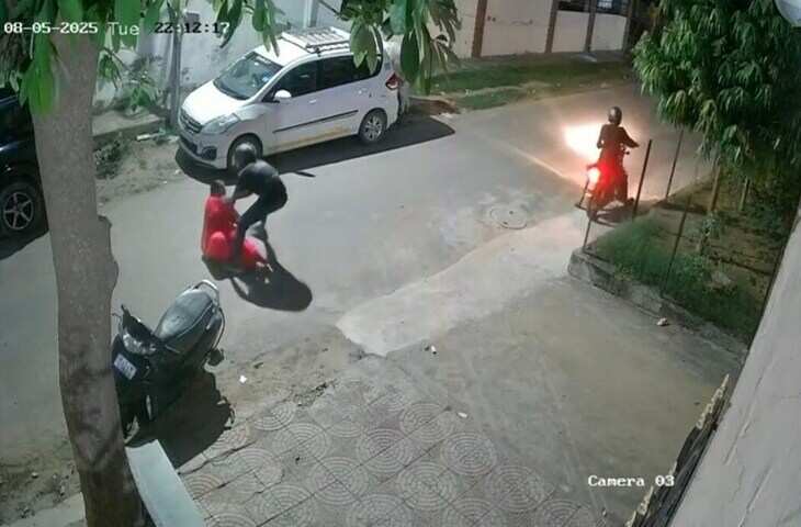 जयपुर में महिला से चेन स्नेचिंग, फुटेज में देखें CCTV के आधार पर एक बदमाश गिरफ्तार, साथी फरार