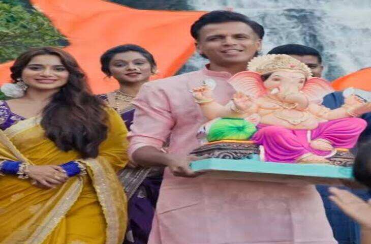 गणेशोत्सव पर अभिजीत सावंत का खास तोहफा: रिलीज़ हुआ 'गण धाव रे' गाना, बेटियों ने संग गाकर बनाया खास