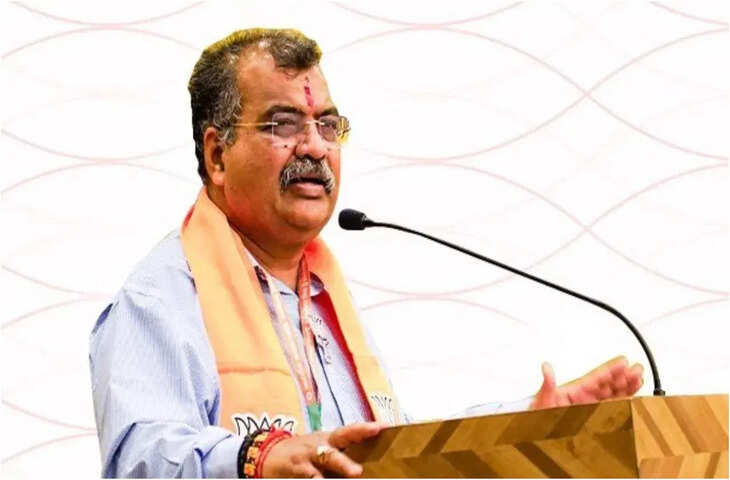 लातूर में रविंद्र चव्हाण के बयान पर गरमाई राजनीति, विलासराव देशमुख की यादें मिटाने की बात पर बवाल