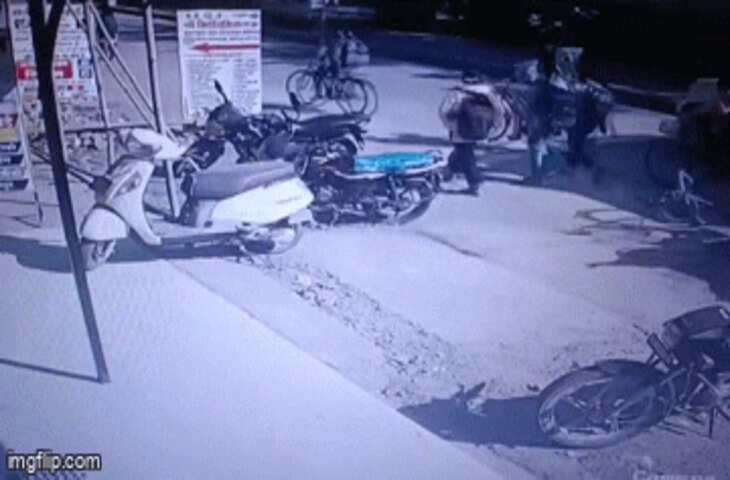 ट्यूशन से घर जा रहे बच्चों पर टूटा तेज रफ्तार कार का कहर, 3 लड़कियों समेत 4 स्कूली छात्र गंभीर रूप से घायल