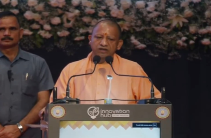 उपराष्ट्रपति ने किया 'चुनौतियां मुझे पसंद हैं' पुस्तक का विमोचन, सीएम योगी ने बताया प्रेरणास्रोत