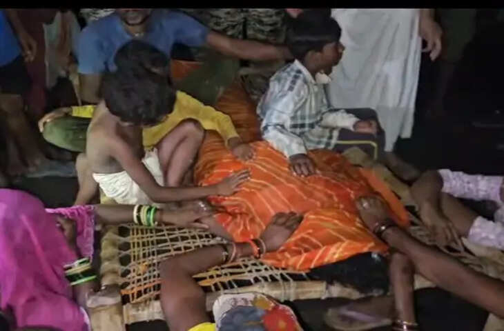 सतना में एंबुलेंस में देरी का आरोप: महिला की मौत के बाद भड़के परिजन, शव कंधे पर रखकर हाईवे पर लगाया जाम
