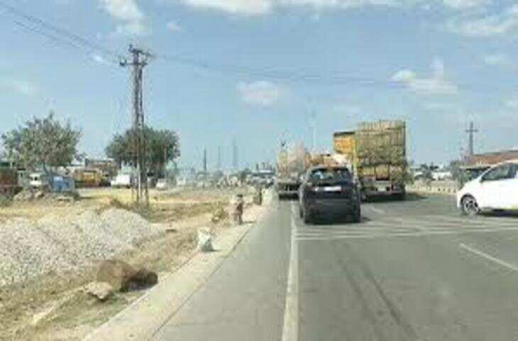 सिरोही में भीषण सड़क हादसा: दो ट्रकों की टक्कर में चालक की मौत, तीन घायल