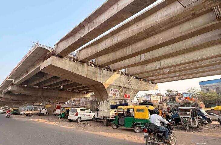 गोरखपुर का पहला सिक्स लेन फ्लाईओवर बना नया आकर्षण, शाम होते ही सेल्फी और रील बनाने पहुंच रहे लोग