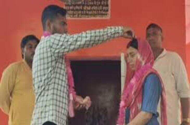 अंडरवियर में बैठे थे लड़के, गंगा किनारे कर रहे थे गंदा काम, लोगों ने रंगे हाथ पकड़ लिया