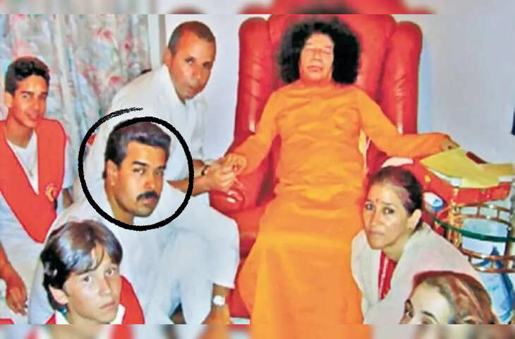 20 साल पुरानी तस्वीर ने खोला राज! सत्य साईं बाबा का भक्त रहा है मादुरो, चरणों में बैठकर किए थे दर्शन