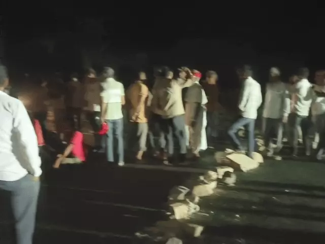 शराब पीने से रोका तो संतों पर हमला, 3 घंटे हाईवे जाम: कार सवार 5-6 युवकों ने हॉकी और सरियों से पीटा, एक संत जोधपुर रेफर