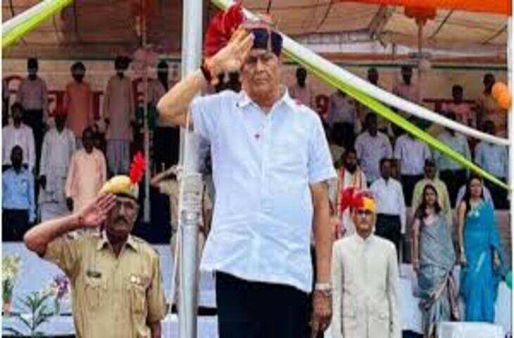 निर्माणाधीन मेडिकल कॉलेज का निरीक्षण करने पहुंचे कृषि मंत्री, बिल्डिंग की स्थिति देख भड़के