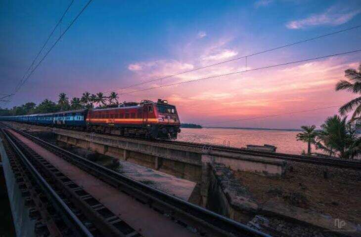 Railway Travel: ट्रेन में बिना टिकट सफर करने वालों पर सवाल, सुविधाओं के लिए टिकट लेना जरूरी