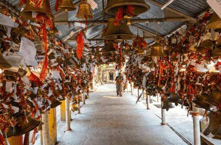 अल्मोड़ा का अनोखा मंदिर: 'चितई गोलू देवता' के दर्शन का बनाएं प्लान, जानें दिल्ली से पहुंचने का तरीका