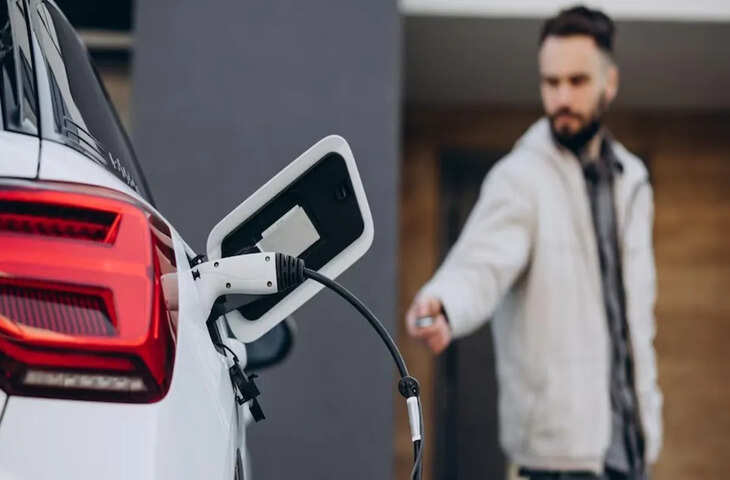 दिल्ली EV पॉलिसी 2026 लागू, पुरानी गाड़ी देने पर नई इलेक्ट्रिक कार पर मिलेंगे जबरदस्त फायदे​​​​​​​