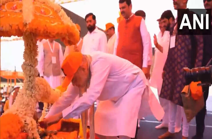 अमित शाह ने रायगढ़ किले में शिवाजी महाराज की 345वीं पुण्यतिथि पर उन्हें श्रद्धांजलि अर्पित की