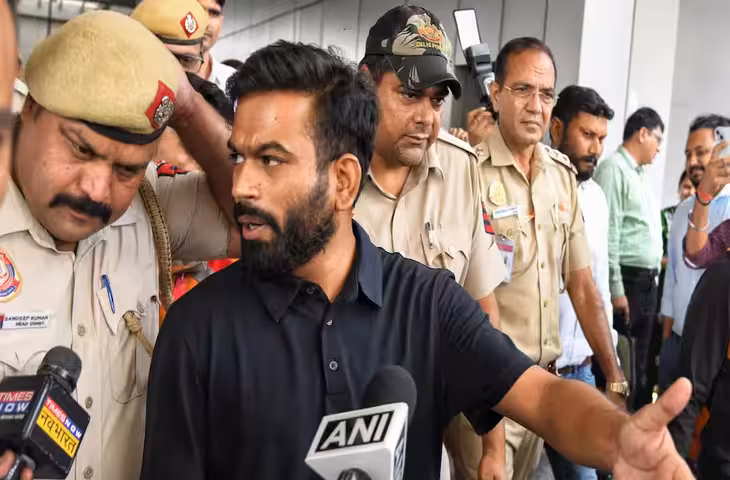 BREAKING : CJP की तिरंगा यात्रा पर पुलिस का कड़ा रुख: अभिजीत दीपके कस्टडी में लिए गए, कनॉट प्लेस में सुरक्षा एजेंसियां अलर्ट पर
