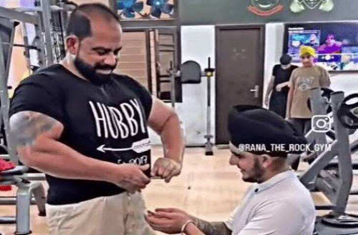 'पसीना पीने से बनोगे तगड़े'... जिम ट्रेनर का वीडियो वायरल, ट्रोलिंग के बाद मांगनी पड़ी माफी